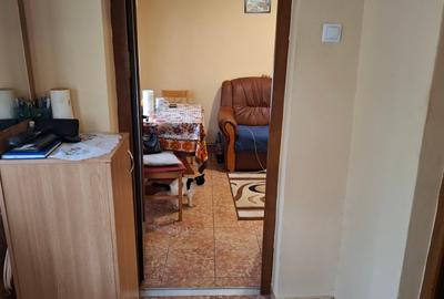 Casă individuală cu 4 camere cu Canalizare în Km 5 - 7