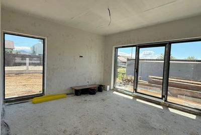 Casă cu 4 camere în Noua - 2