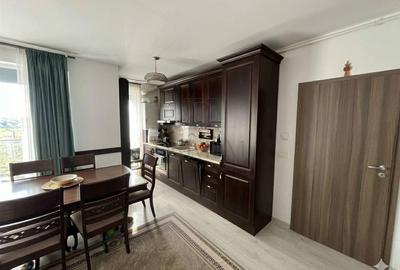 Apartament cu 3 camere decomandat, mobilat în Soarelui