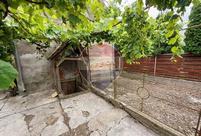 Casă cu Teren 1330 Mp în Central