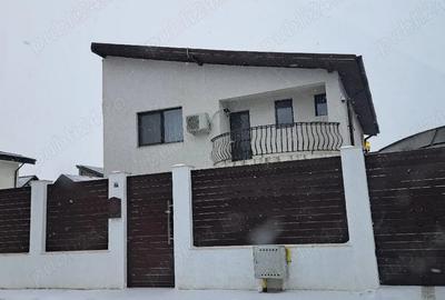 Casă cu 4 camere în Central - 1