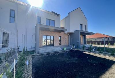 Casă cu 3 camere cu Teren 216 Mp în Săcălaz