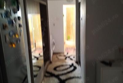 Apartament cu 3 camere în Costești