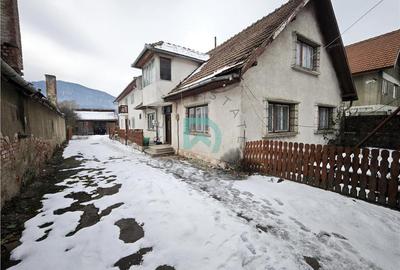 Casă individuală cu 9 camere cu Canalizare în Noua - 1