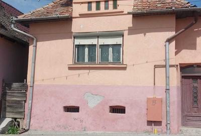 Casă cu 4 camere în Coroi