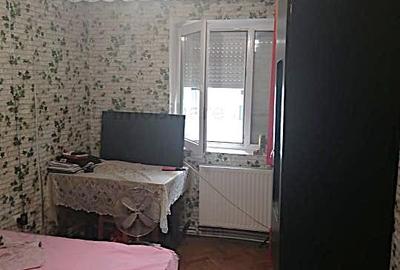 Apartament cu 3 camere semidecomandat în Obor