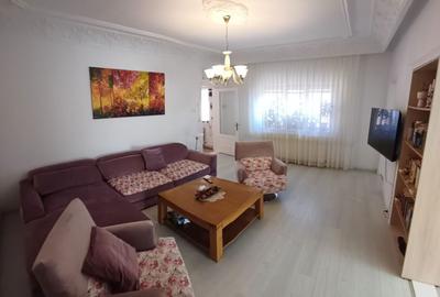 Casă cu 5 camere cu Teren 347 Mp în Central - 1