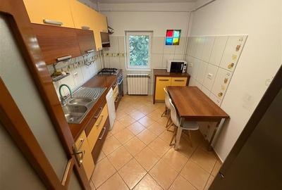 Apartament cu 4 camere decomandat, mobilat în Central - 1