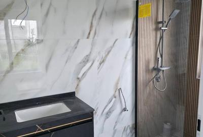 Casă cu 4 camere cu Teren 200 Mp în Central