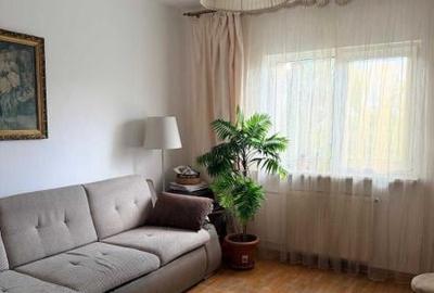 Apartament cu 3 camere decomandat în Nerva Traian