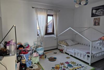 Casă cu 4 camere cu Teren 300 Mp în Central