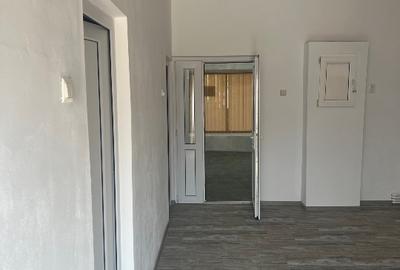 Spațiu comercial, de 72 mp, în Central - 4