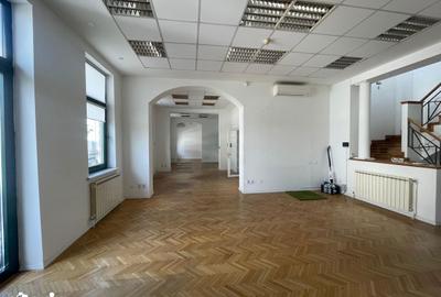 Casă cu 10 camere cu Canalizare în Aviatorilor - 3