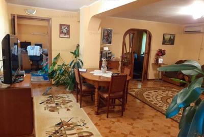 480mp utili Vila 6cam P 1 M, Lacu Sarat, 2300mp teren - 2