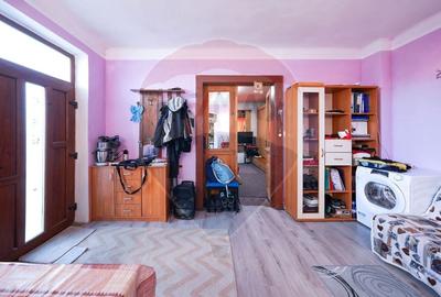 2 case cu curte proprie - locatie centrala - 8