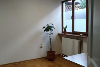 Proprietar ofer spre inchiriere spatiu 40 mp , Constanta Tomis I - 8