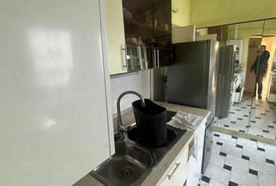 Apartament cu 7 camere decomandat în Cișmigiu