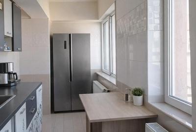 Apartament cu 3 camere semidecomandat în Colentina