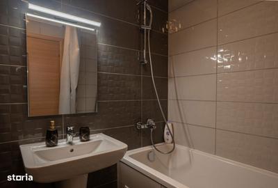 Apartament cu 3 camere decomandat în Tractorul - 3