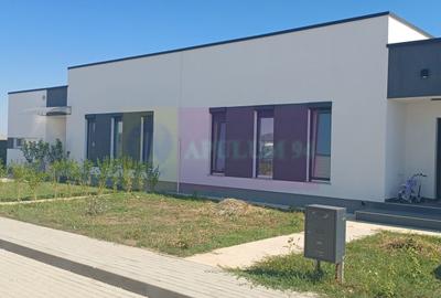 Casă individuală cu 4 camere cu Teren 608 Mp în Săbăreni - 1