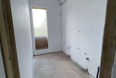 Apartament cu 2 camere semidecomandat în Săbăreni - 2
