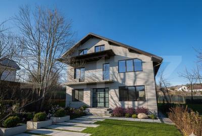 Casă cu 7 camere cu Teren 500 Mp în Central - 1