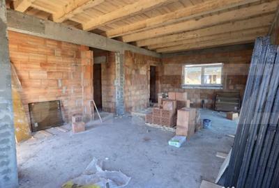 Casă cu 3 camere cu Teren 500 Mp în Unirea - 7