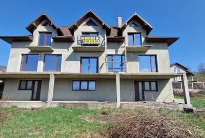 Casă cu 10 camere cu Teren 2700 Mp în Fălticeni - 2