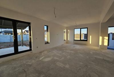 Casa Superba cu 3 camere și Terasă Acoperită lângă Pădure - 15