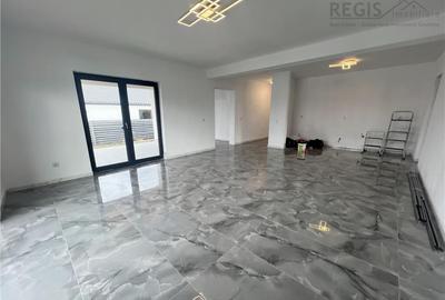 Casă cu 4 camere cu Canalizare în Cristian - 6