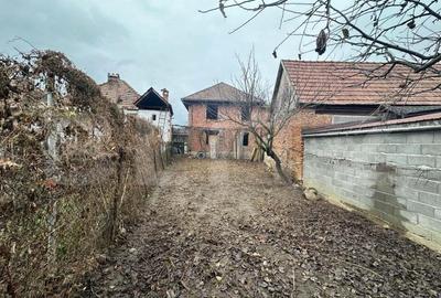 Casa la ro?u cu 7 camere, 2 bai, 1 bucatarie. - 2