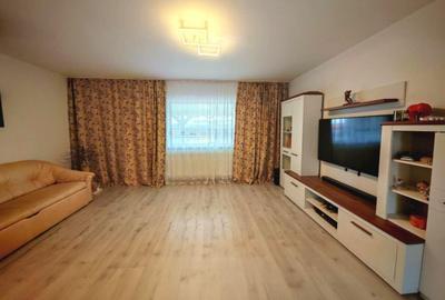 Casă cu 4 camere decomandat cu Teren 477 Mp în Central