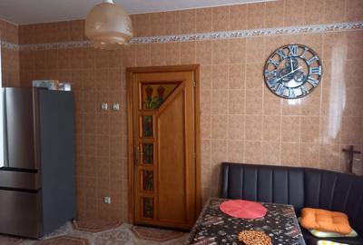 Casă cu 8 camere cu Teren 1100 Mp în Remetea Mare - 4