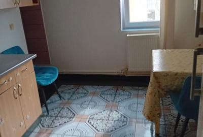 Apartament cu 2 camere decomandat în Km 4 - 2