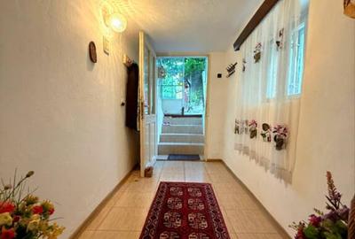 Casa centrala cu teren generos - 800 mp teren - 12