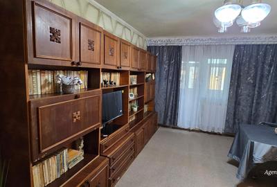 Apartament cu 2 camere zona scolii 11 - 5