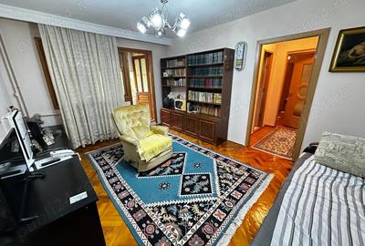 Proprietar, vand apartament doua camere - 2