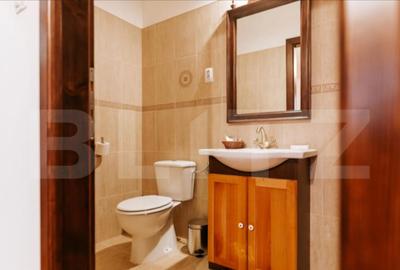 Casă cu 7 camere cu Teren 3000 Mp în Central