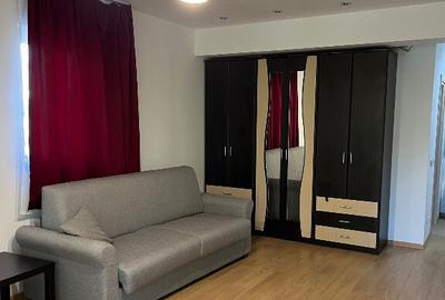 Garsonieră decomandată în Apărătorii Patriei