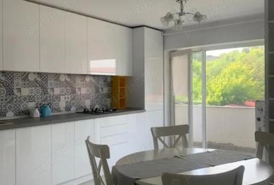 Inchiriez apartament , 2 camere , decomandat , Cotu Mic , str.Viorelelor - 3
