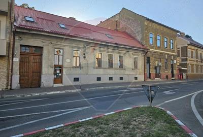 Casă cu 3 camere cu Teren 650 Mp în Central - 1