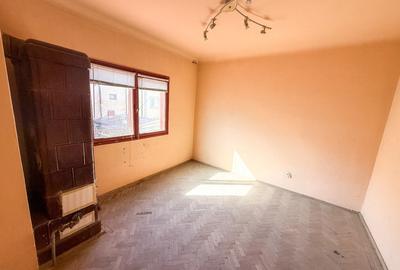 Casă cu 5 camere cu Canalizare în Vatra Luminoasă - 2