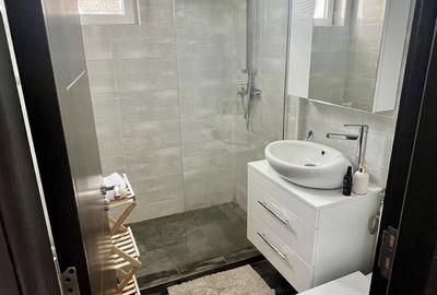 Apartament cu 3 camere decomandat, mobilat în Central