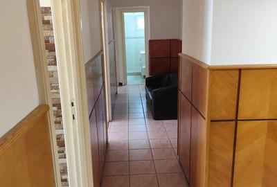Apartament cu 4 camere decomandat în Central