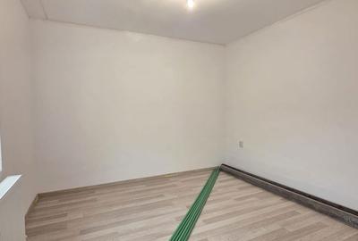 Casă cu 5 camere cu Canalizare în CET - 7