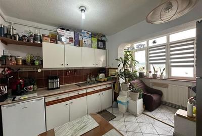 Apartament 3 camere decomandat zona Vasile Aaron - 12