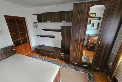 Inchiriez apartament 4 camere in zona polivalenta - 2