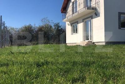 Casa individuala de vanzare in Sanpetru - 3 dormitoare, curte 500mp Casa individuala de vanzare in Sanpetru - 3 dormitoare, curte 500mp - 3