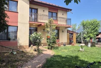 Casă cu 5 camere cu Teren 1120 Mp în Central - 4