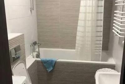 Garsonieră decomandată în Titan